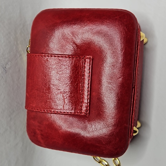 Cinti Red Leather Square Long Gold Chain Crossbody Bag With Lock and Key - Picture 5 of 16